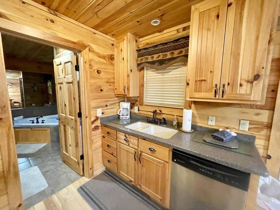 2 Bed Cabin Hot Tub Close To Helen #16 Eksteriør bilde