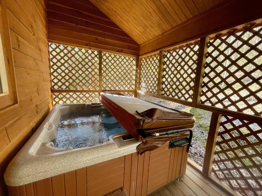2 Bed Cabin Hot Tub Close To Helen #16 Eksteriør bilde