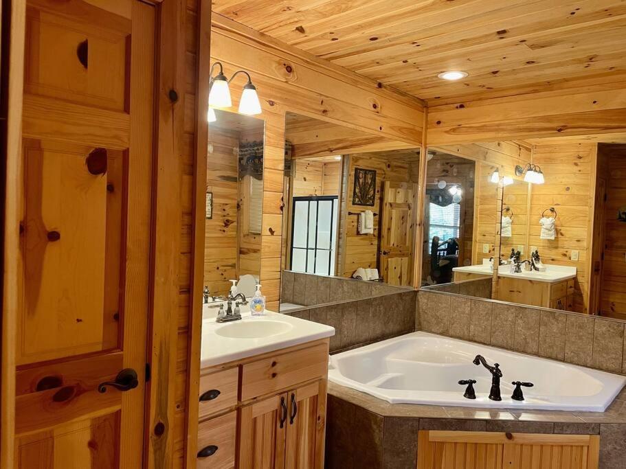 2 Bed Cabin Hot Tub Close To Helen #16 Eksteriør bilde